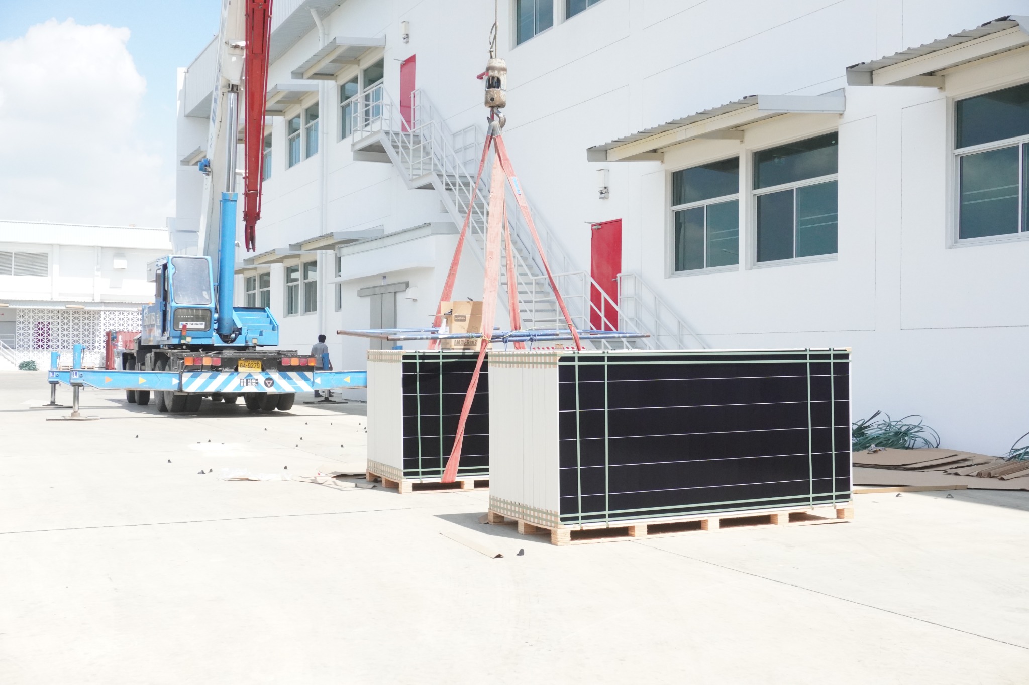 การขนย้ายแผง Solar เข้าสู่พื้นที่ติดตั้ง